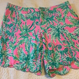 Adorable Lilly Pulitzer Scallop Edge Hem Shorts Size 10